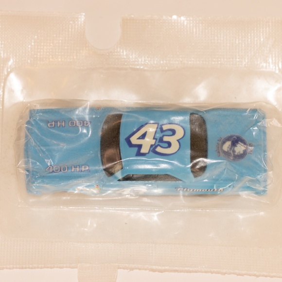 1:64 Scale Die Cast General Mills/Hotwheels Salute To Richard Petty #43 Toy Cars - Picture 6 of 7